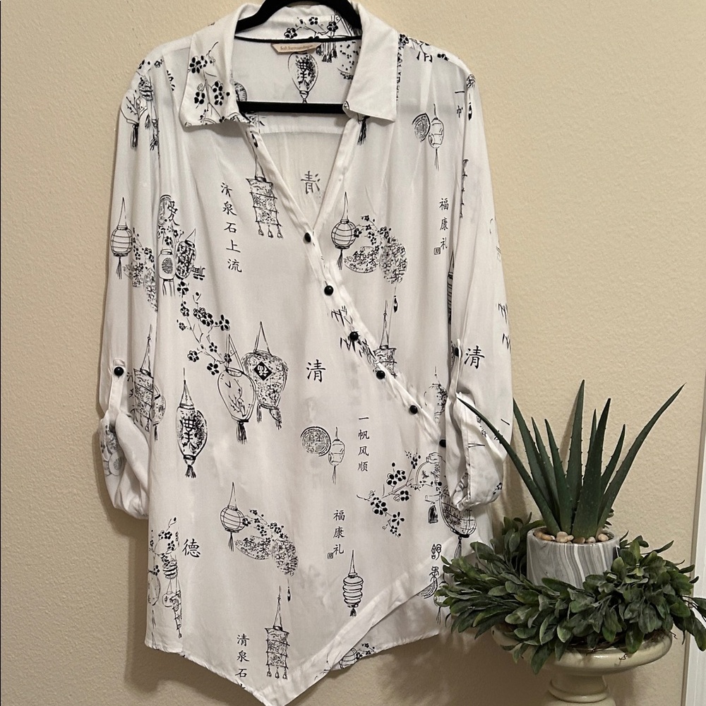 Soft Surroundings White Shirt with Black Artistic Print